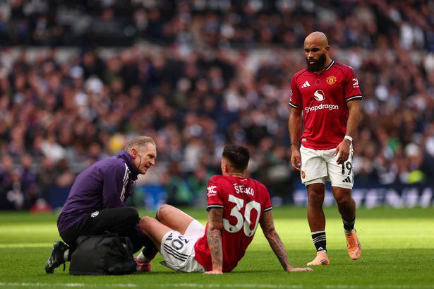 曼晚：若谢什科伤缺，曼联可能在对阵埃弗顿时采用无锋阵型