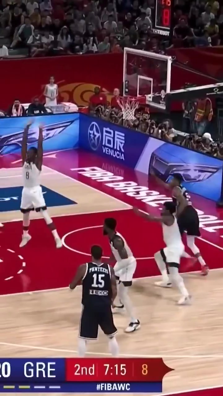 现在已经适应FIBA了19年世界杯字母哥被斯玛特防懵了